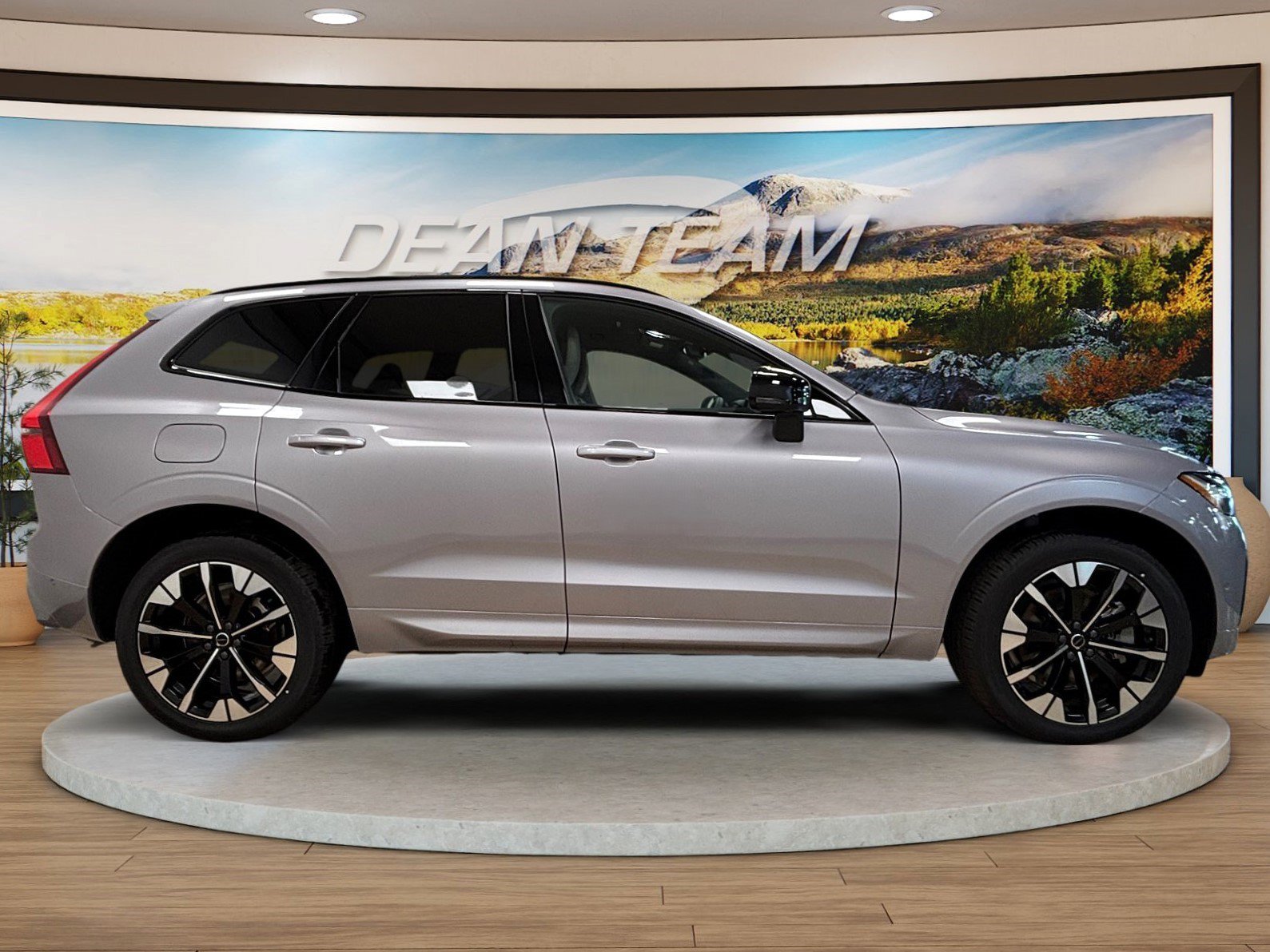 New 2026 Volvo XC60 T8 Plus w/ Climate Package AWD/4WD image 4