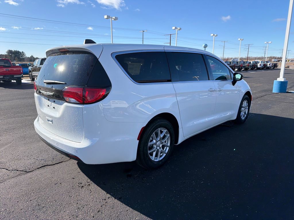 New 2026 Chrysler Voyager LX image 5