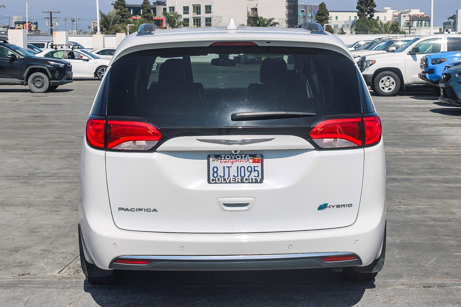 Used 2018 Chrysler Pacifica Touring-L image 8
