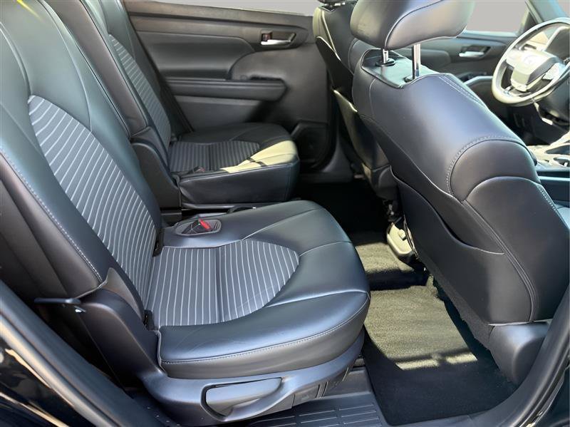 Used 2021 Toyota Highlander XSE FWD image 37