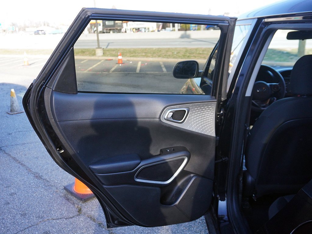 Used 2020 Kia Soul LX image 19