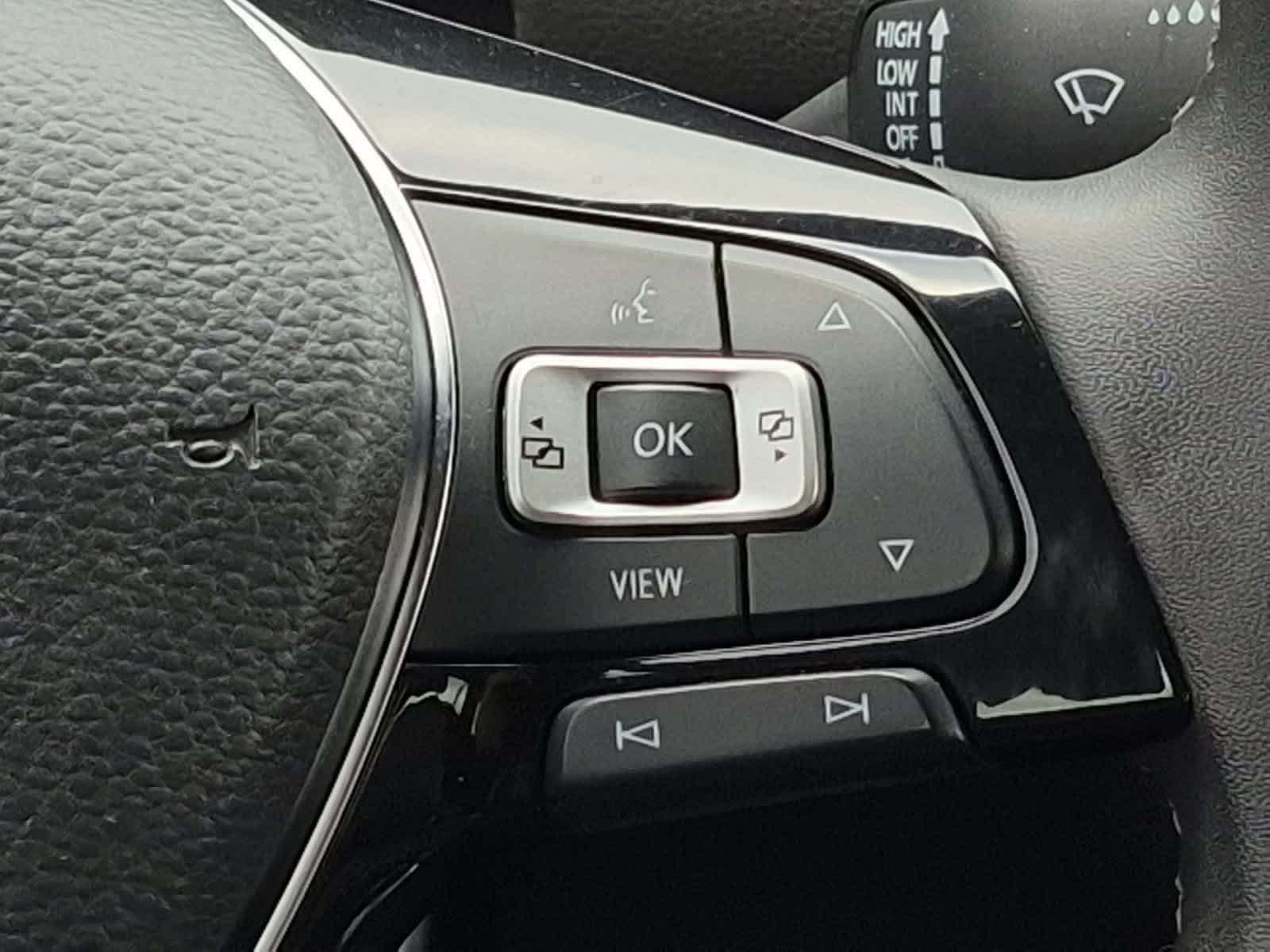 Used 2021 Volkswagen Tiguan SE AWD/4WD image 24