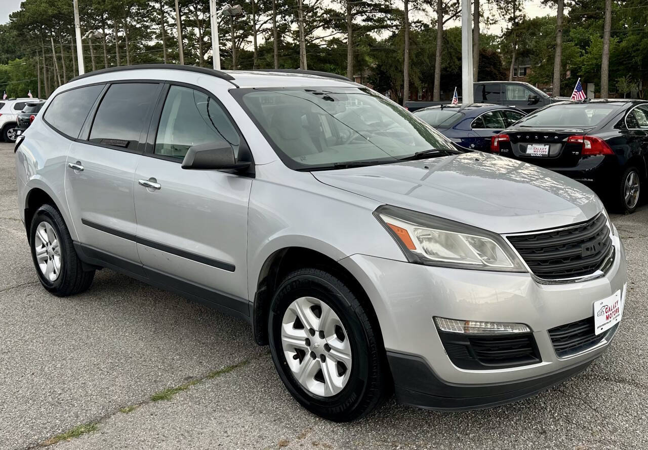 Used 2013 Chevrolet Traverse LS FWD image 3