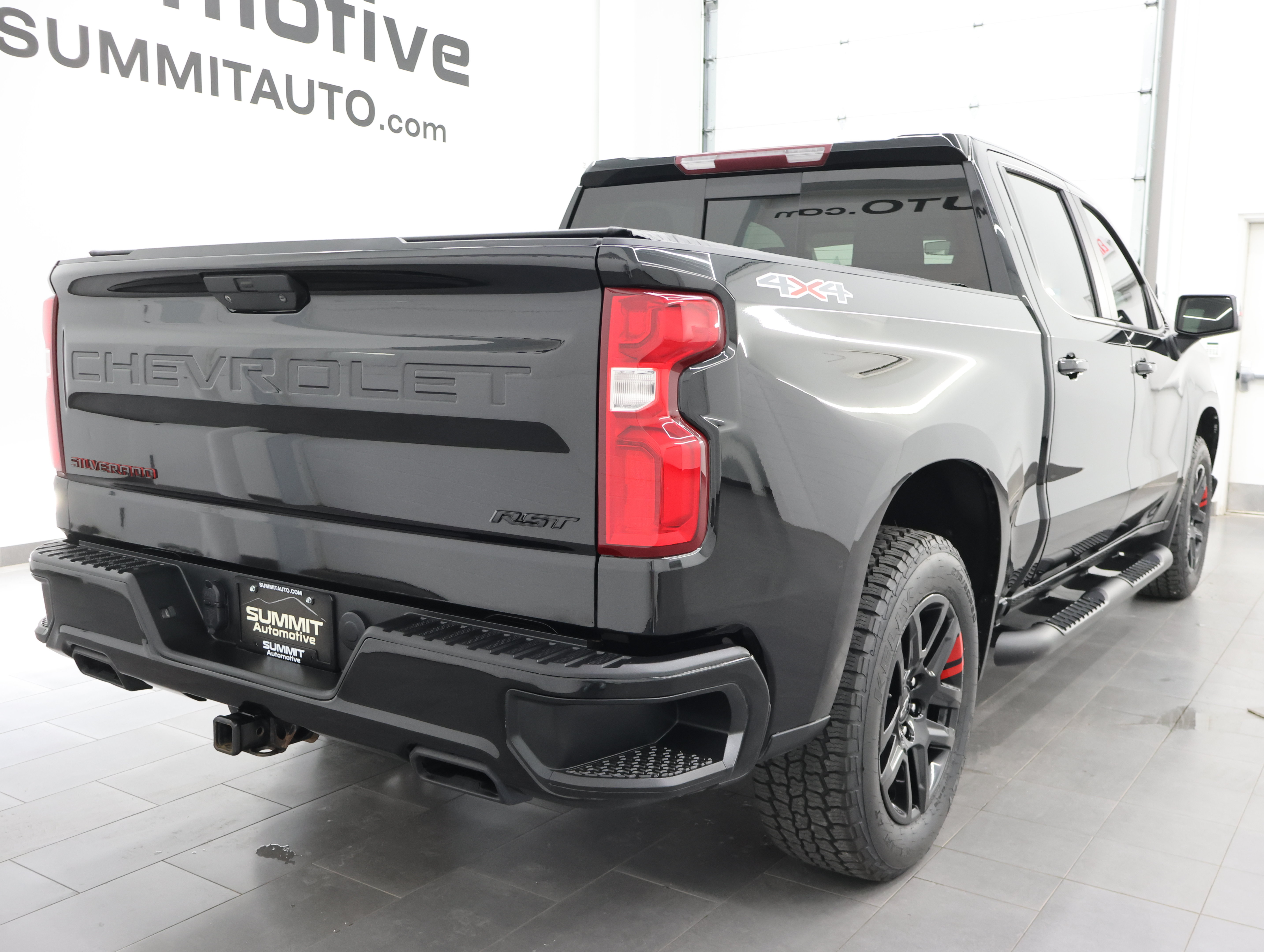 Used 2022 Chevrolet Silverado 1500 RST w/ Redline Edition AWD/4WD image 4