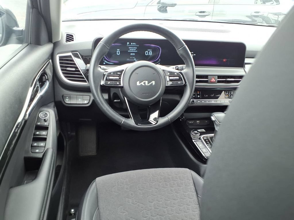 Used 2025 Kia Seltos S AWD/4WD image 2