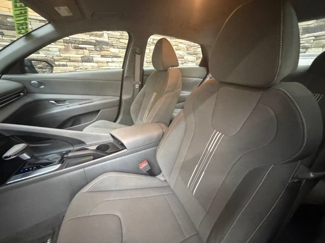 Used 2023 Hyundai Elantra SEL w/ Preferred Accessory Package FWD image 14