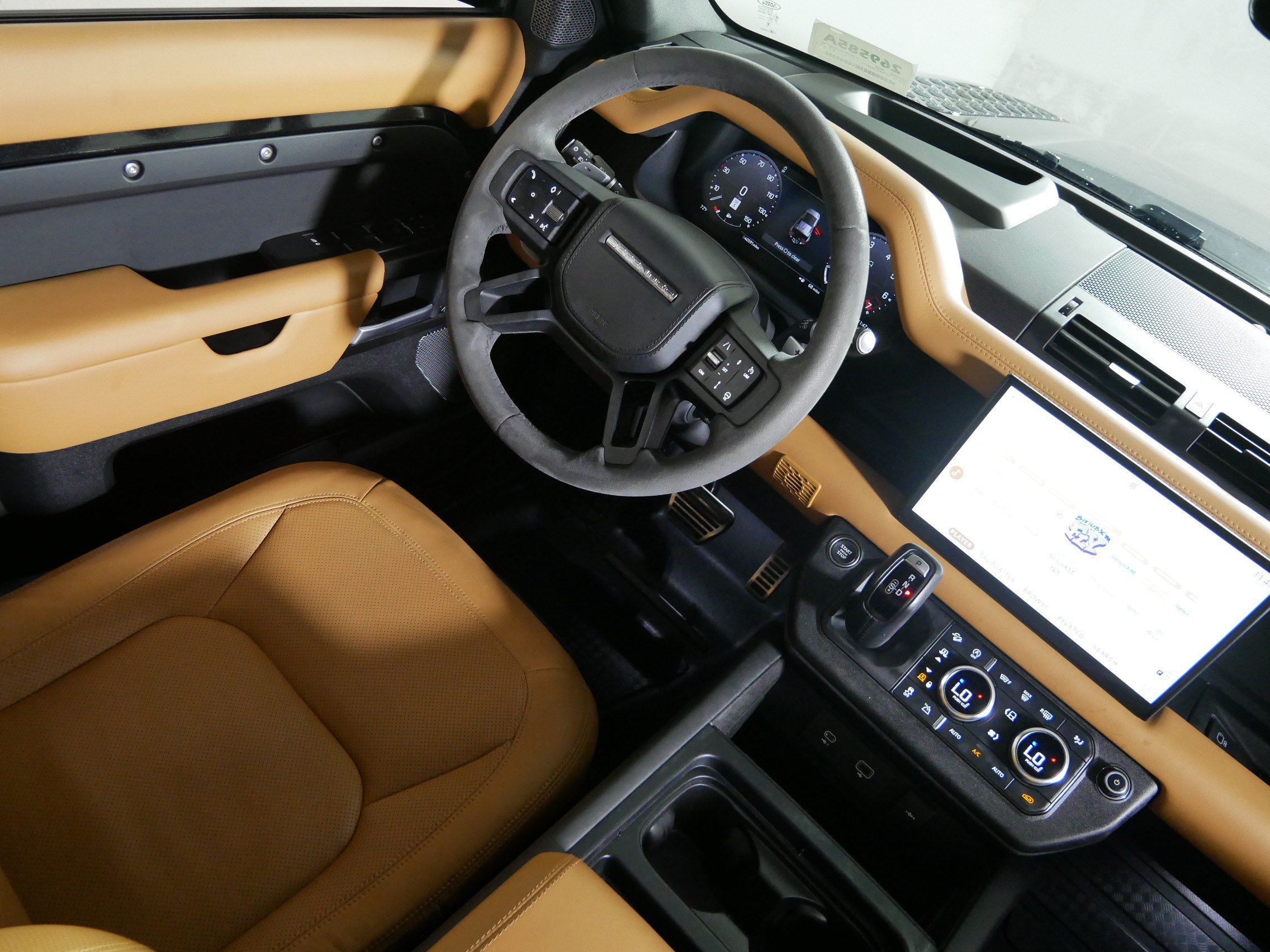 Used 2023 Land Rover Defender 110 V8 AWD/4WD image 9