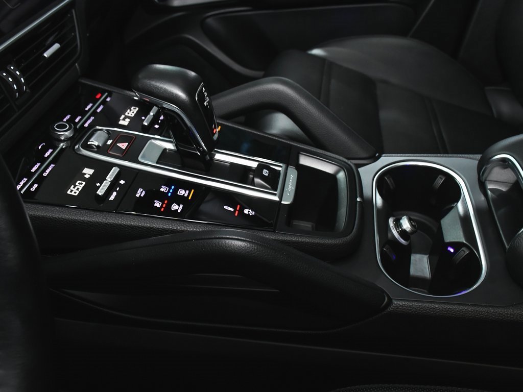 Used 2022 Porsche Cayenne Coupe image 44