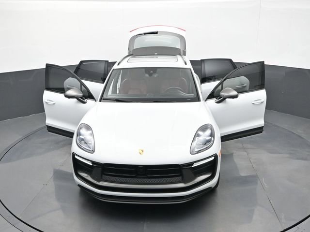 Certified 2023 Porsche Macan Turbo image 32