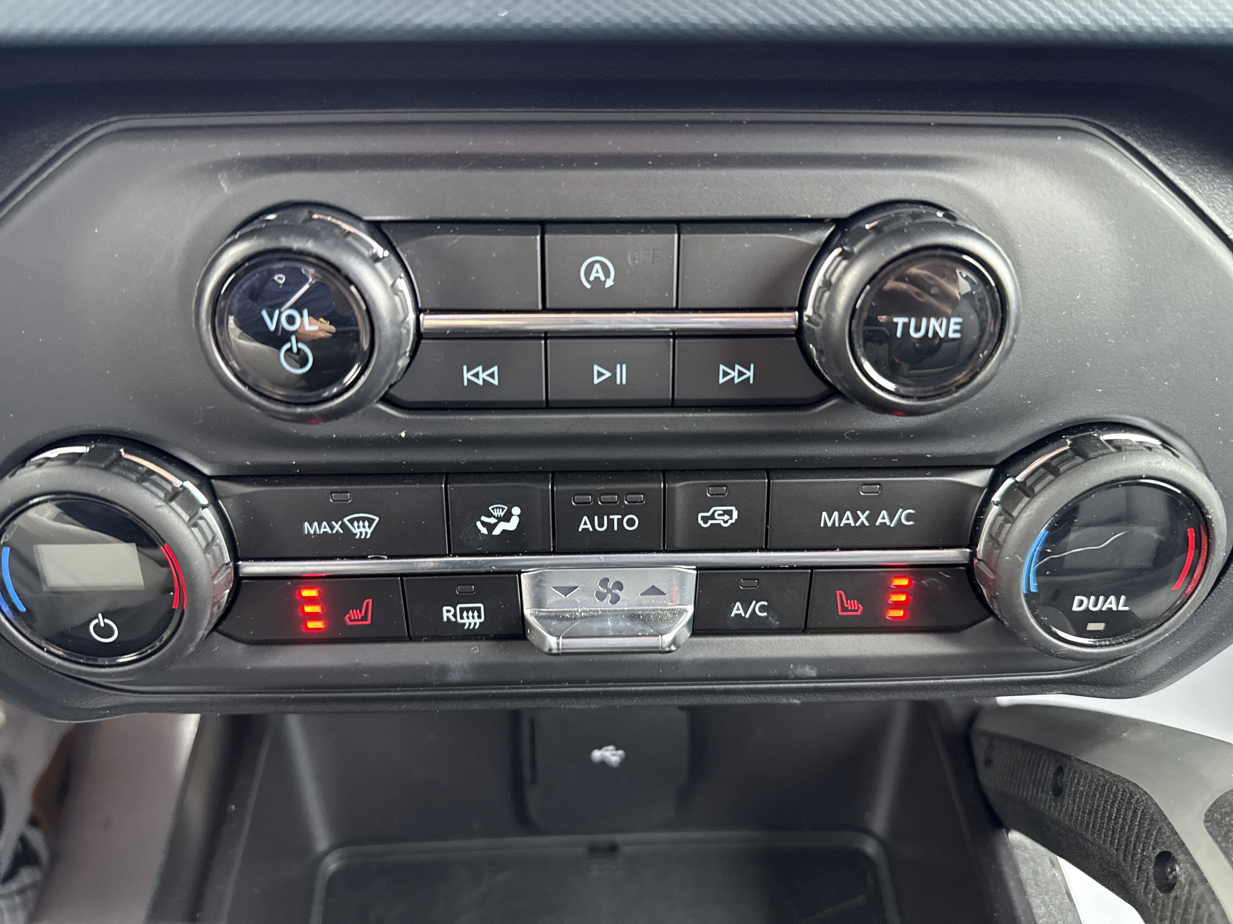 Used 2024 Ford Bronco Outer Banks w/ Sasquatch Package AWD/4WD image 28
