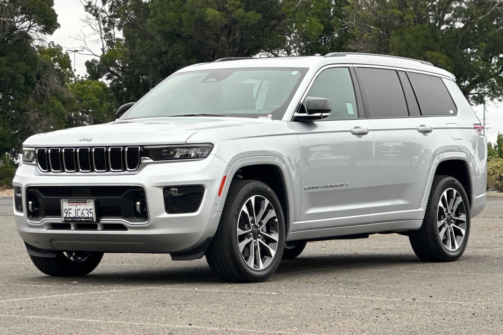Used 2023 Jeep Grand Cherokee L Overland RWD image 7