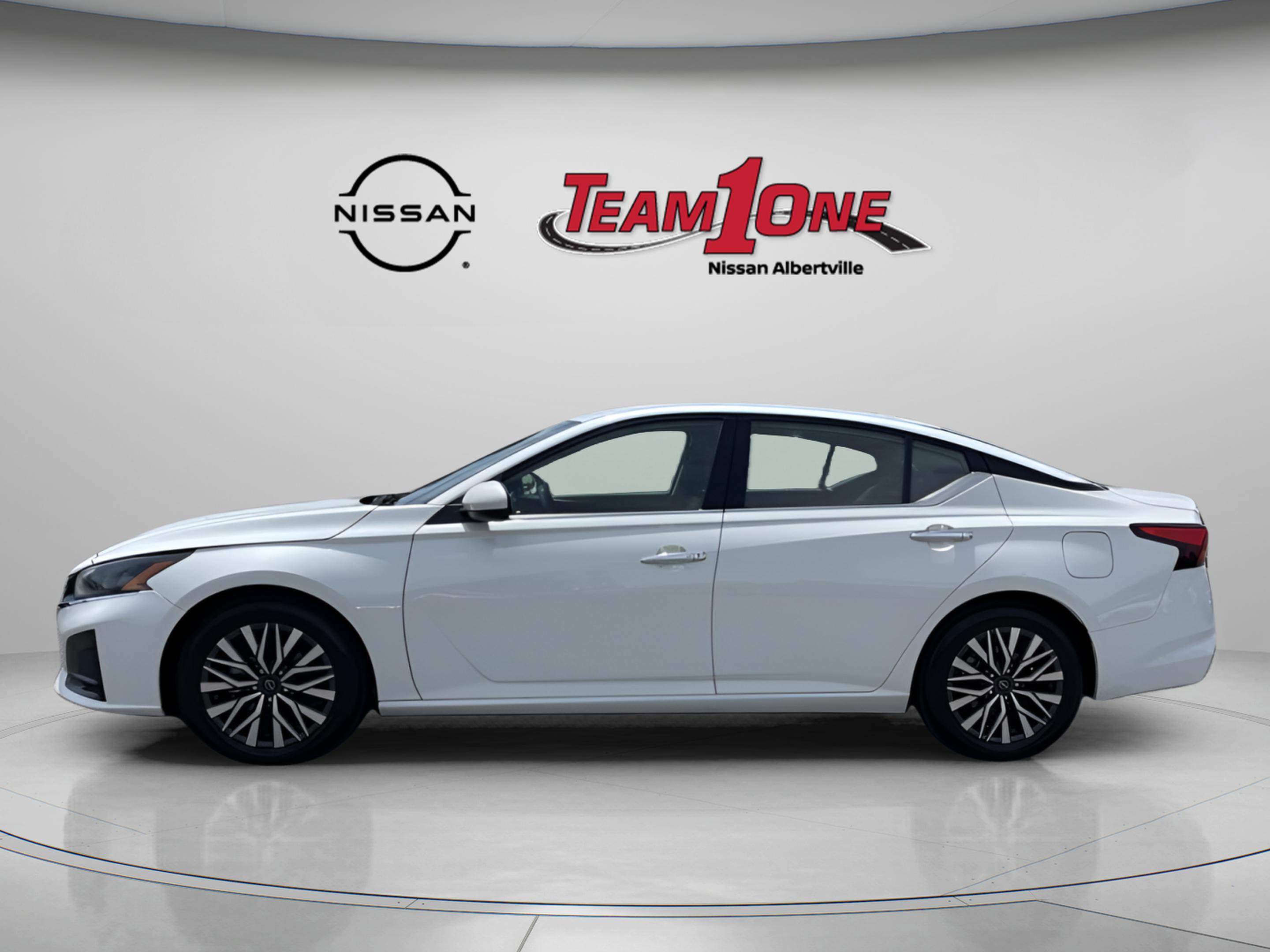 Used 2023 Nissan Altima 2.5 SV FWD image 5