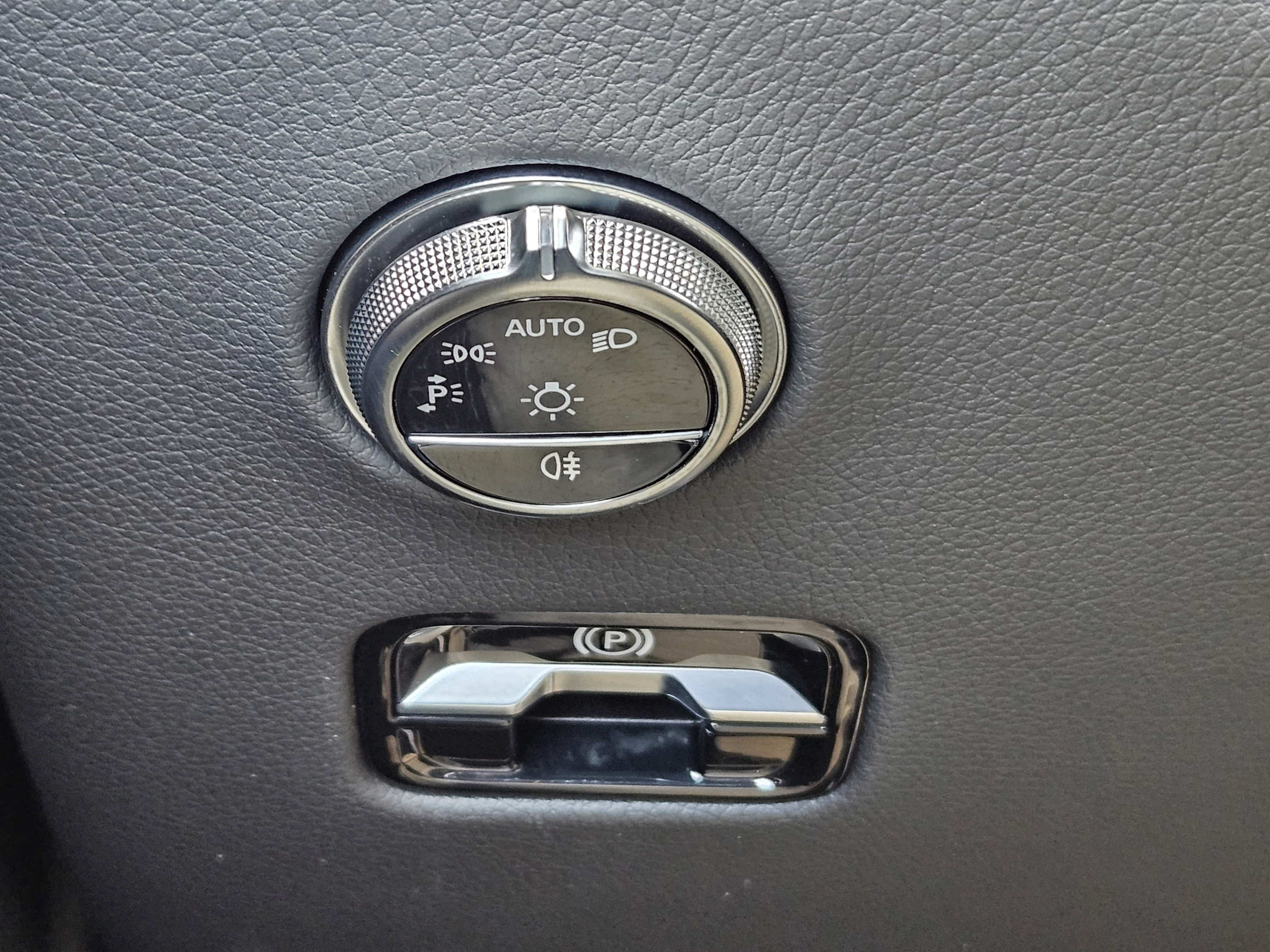 Certified 2025 Mercedes-Benz GLC 300 4MATIC image 12