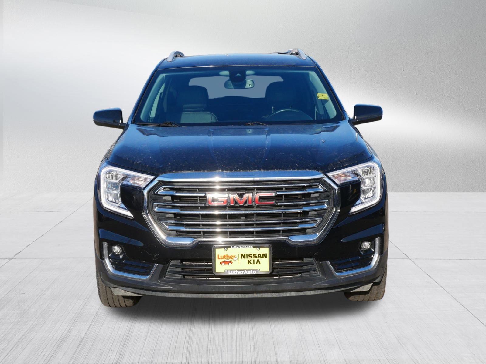 Used 2023 GMC Terrain SLT image 2