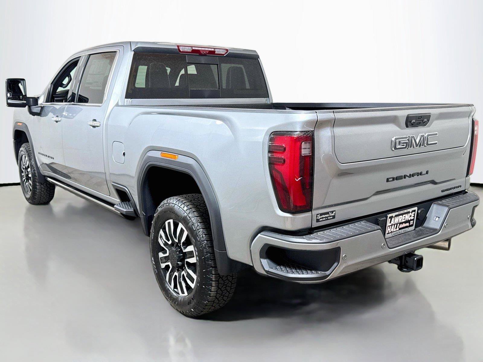 New 2026 GMC Sierra 2500 Denali Ultimate w/ LPO, Black Badging Package AWD/4WD image 3