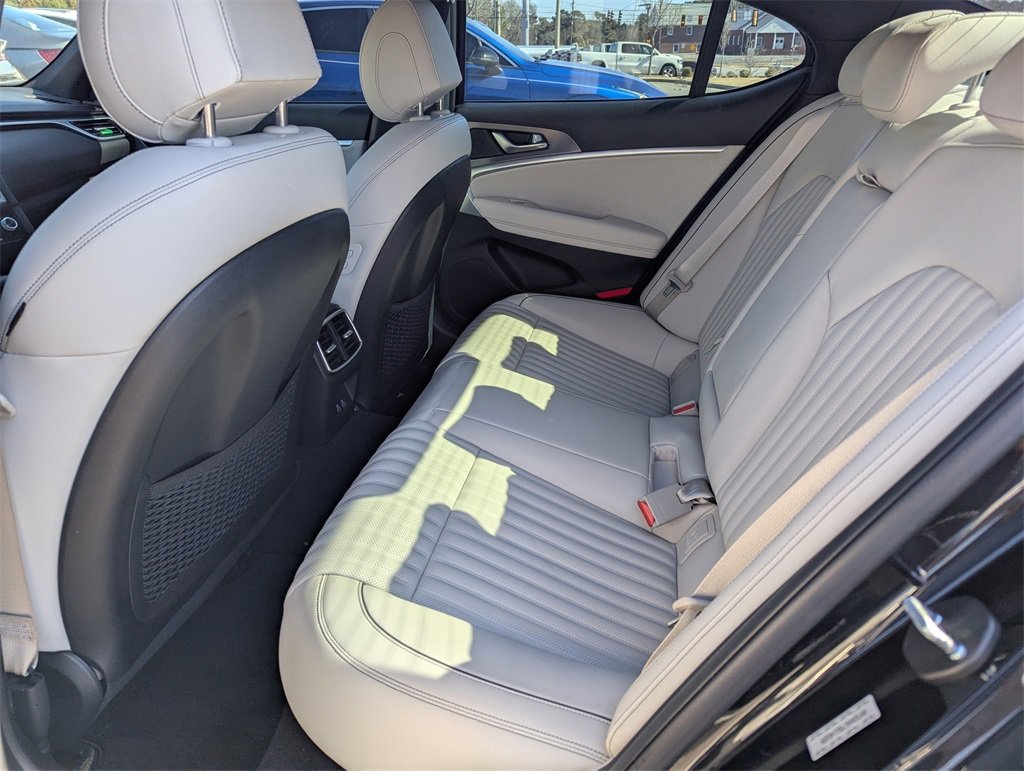 Used 2025 Genesis G70 2.5T w/ Sport Prestige Package image 12