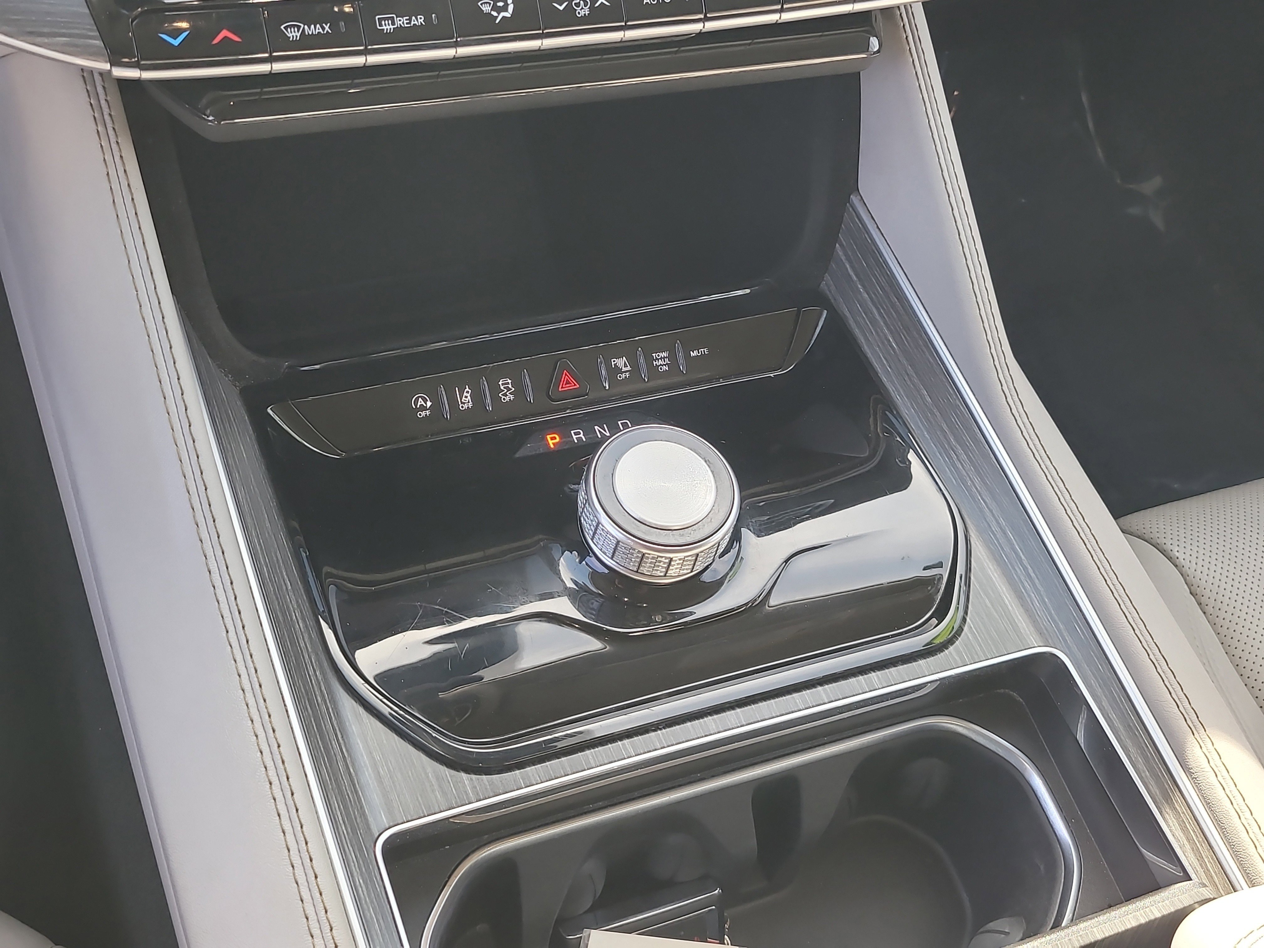 Used 2024 Jeep Wagoneer L Series II w/ Flexible Seating Group image 25