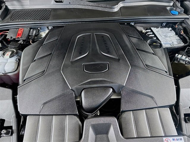 Used 2024 Porsche Cayenne w/ Sport Chrono Package image 38