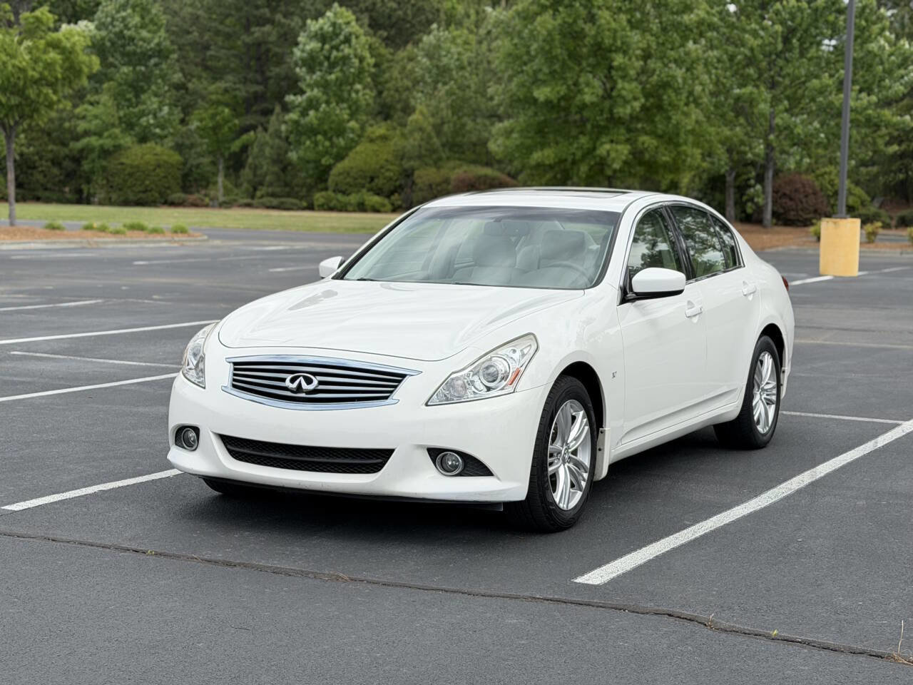Used 2015 INFINITI Q40 AWD w/ Navigation Package image 3