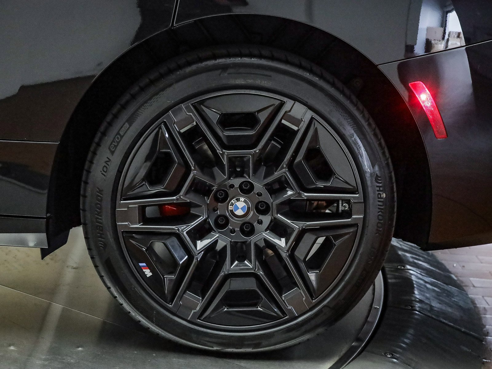 New 2026 BMW iX xDrive45 w/ M Sport Package image 11