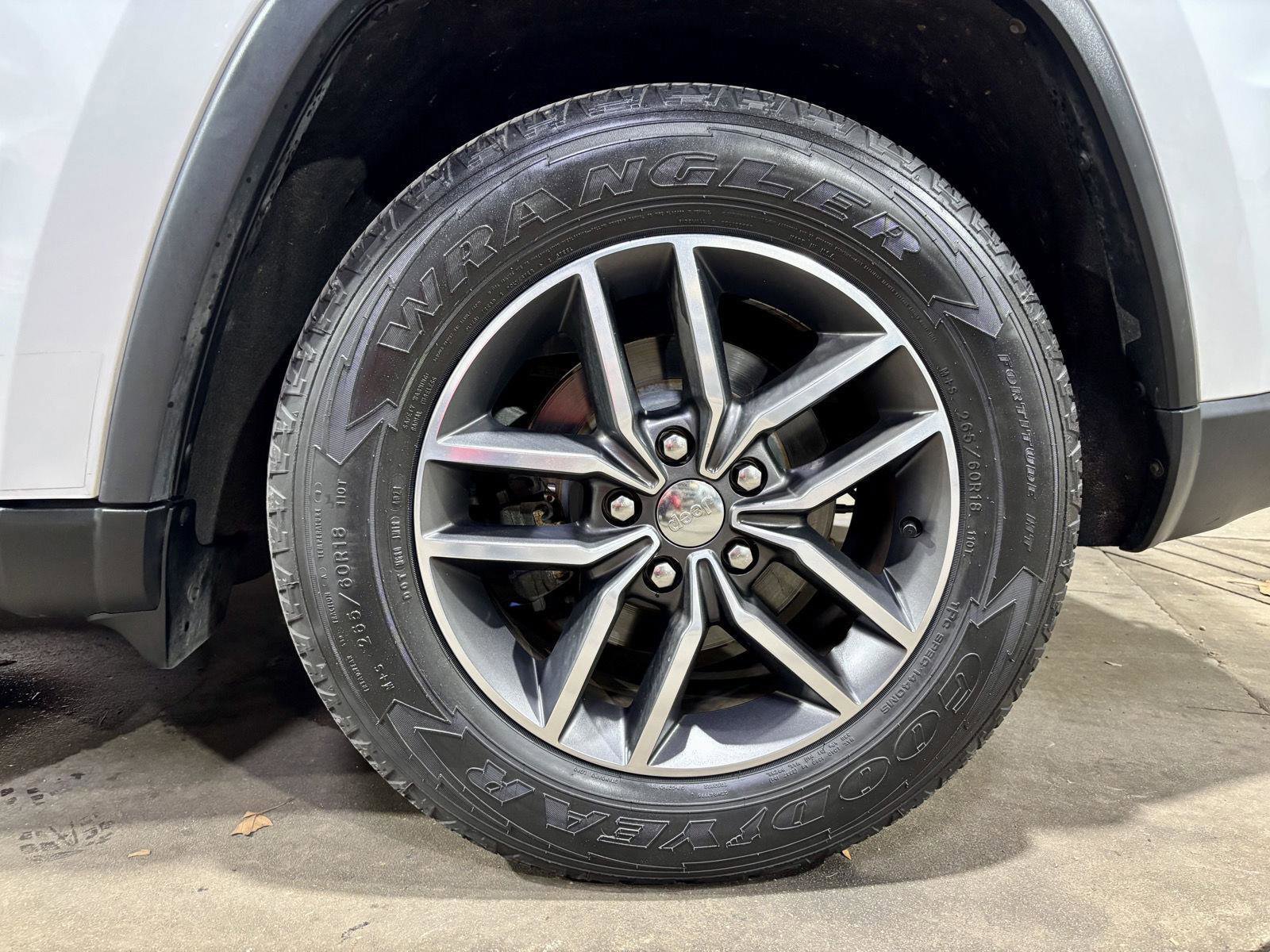 Used 2017 Jeep Grand Cherokee Limited image 46