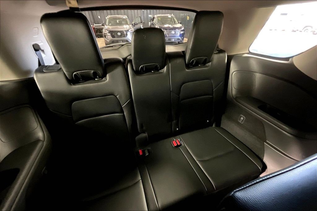Used 2023 Nissan Pathfinder SL w/ Lighting Package (N92) image 37