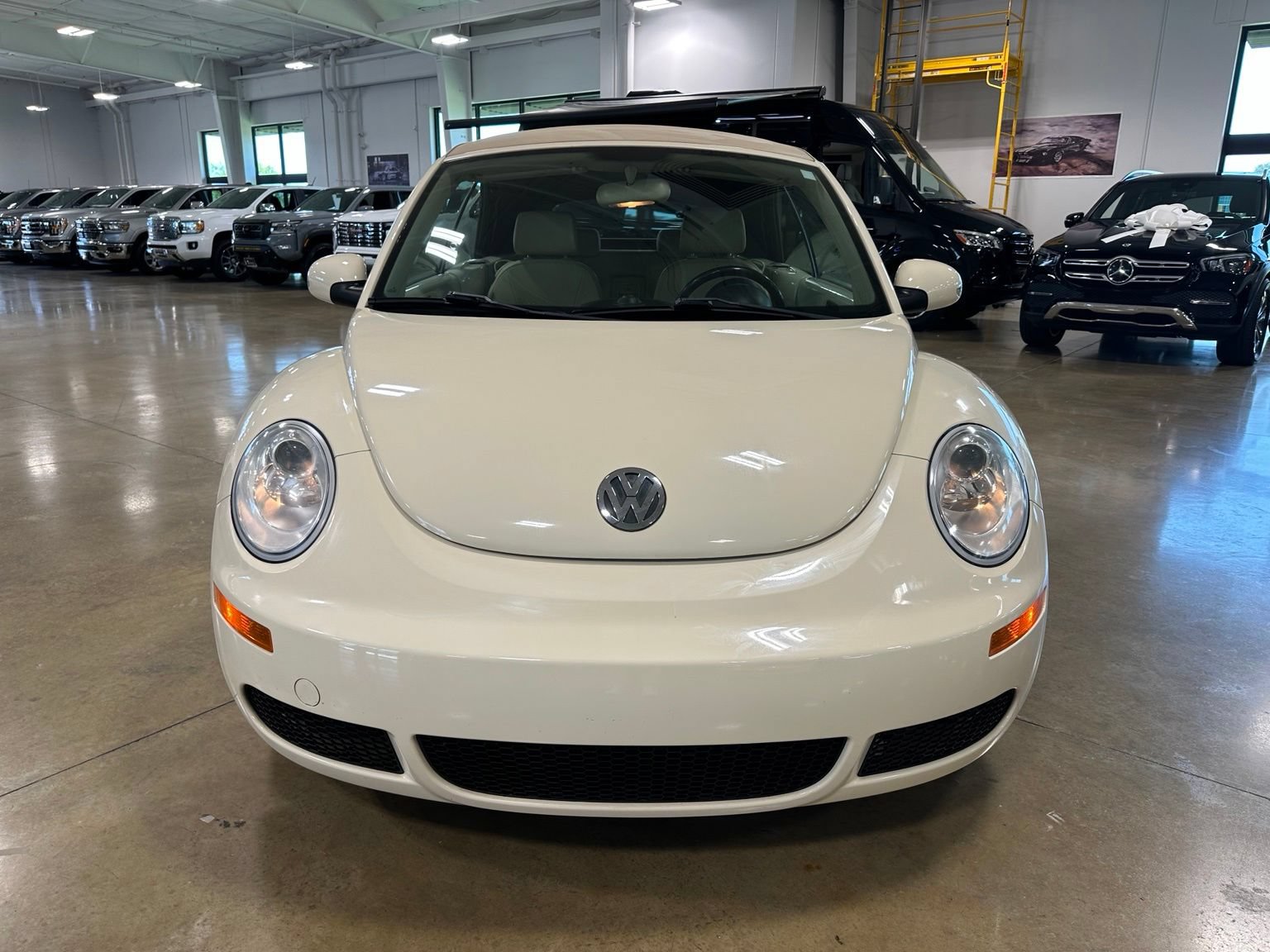 Used 2010 Volkswagen Beetle Final Edition FWD image 5