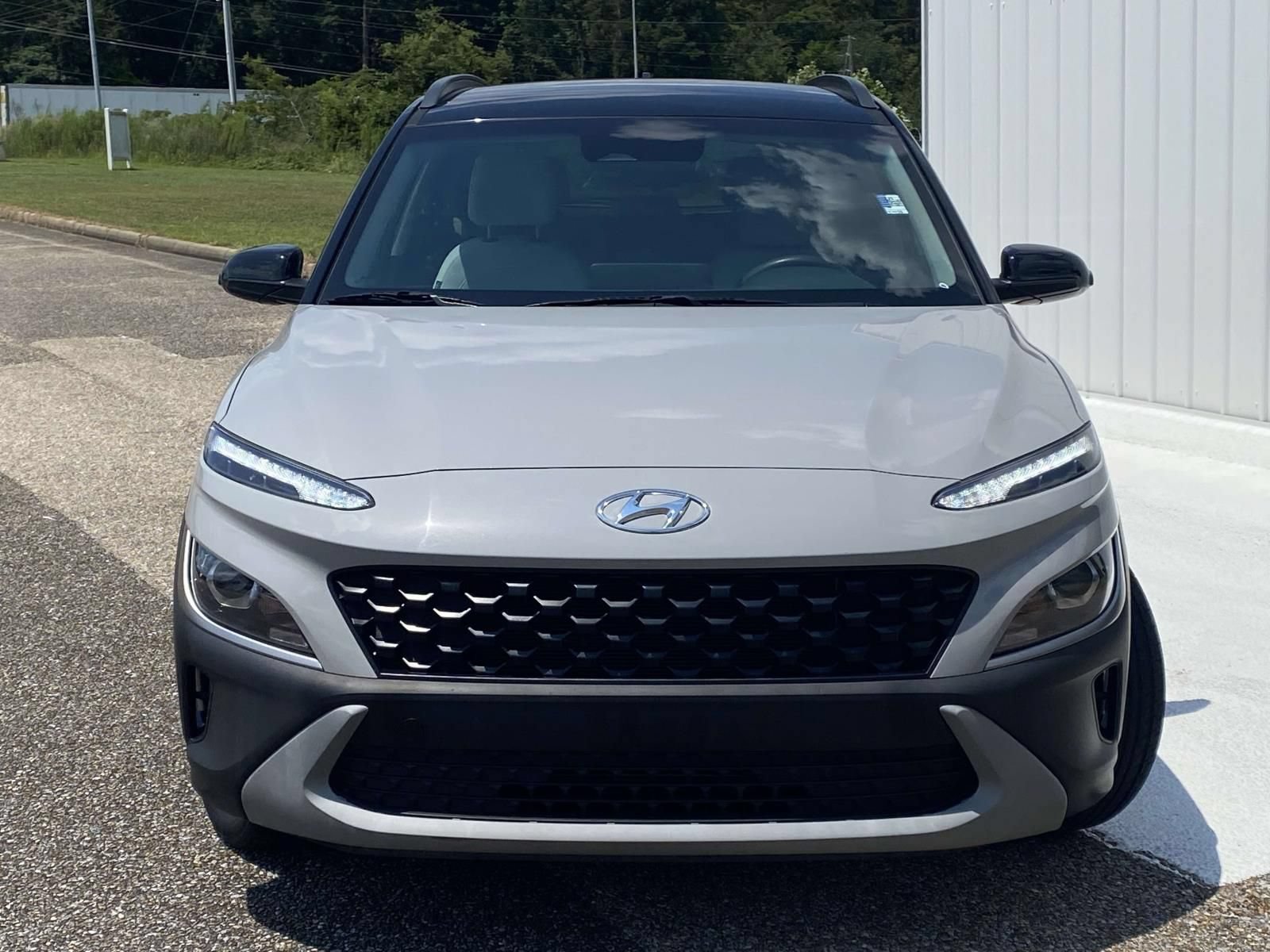 Used 2023 Hyundai Kona SEL FWD image 2