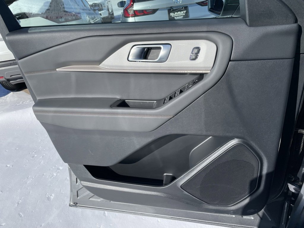 Used 2025 Ford Explorer Active image 53