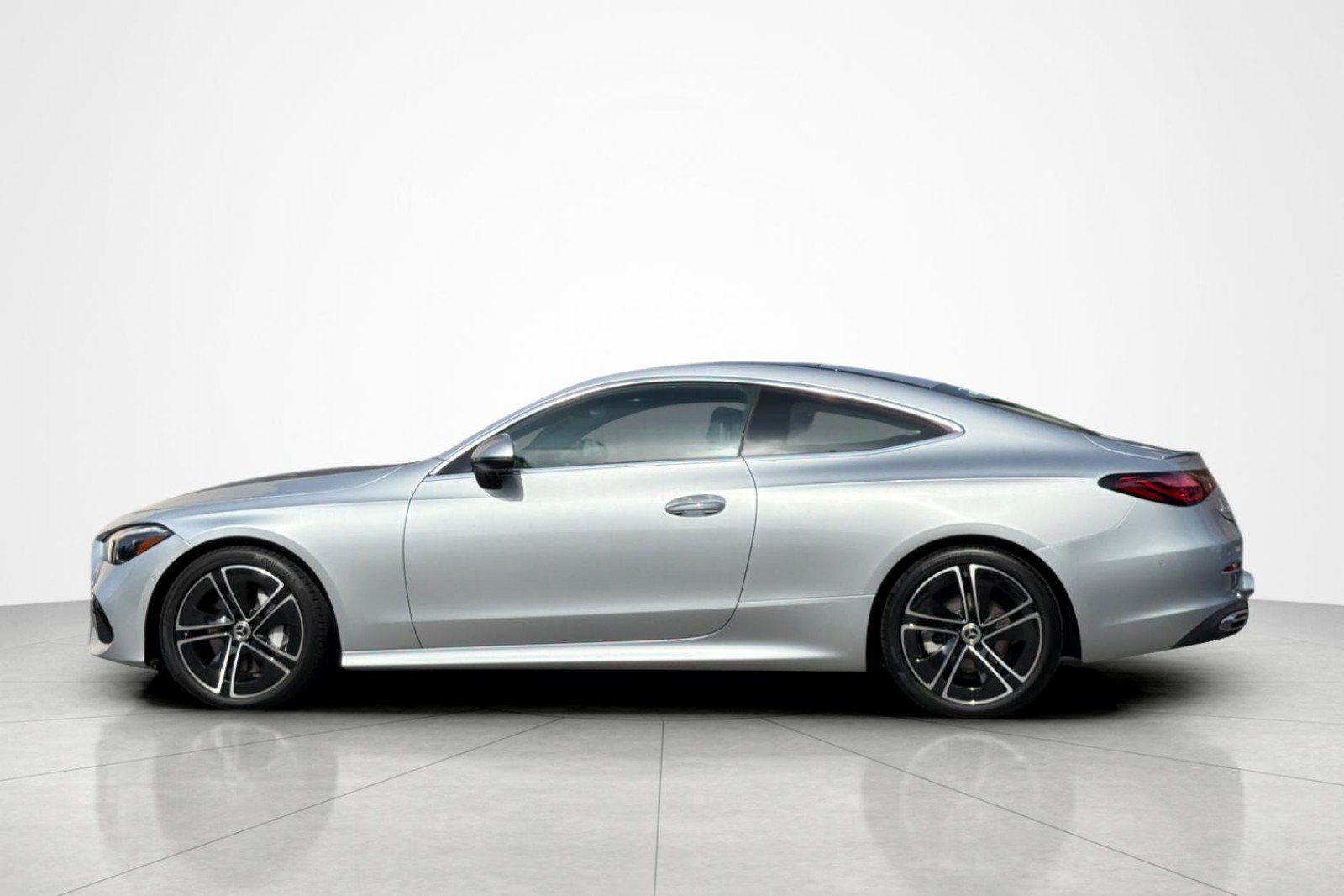 Used 2024 Mercedes-Benz CLE 300 4MATIC Coupe image 2