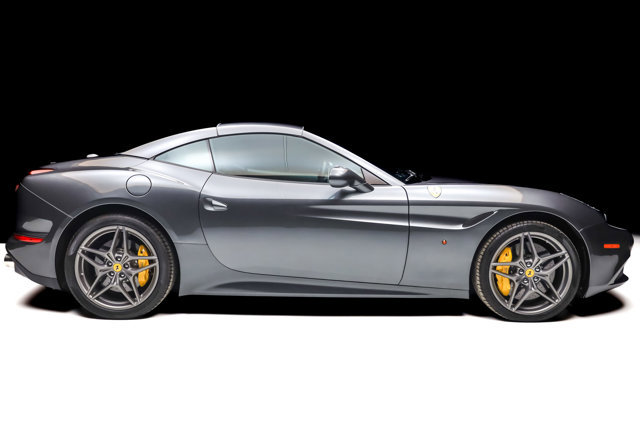 Used 2016 Ferrari California T image 39