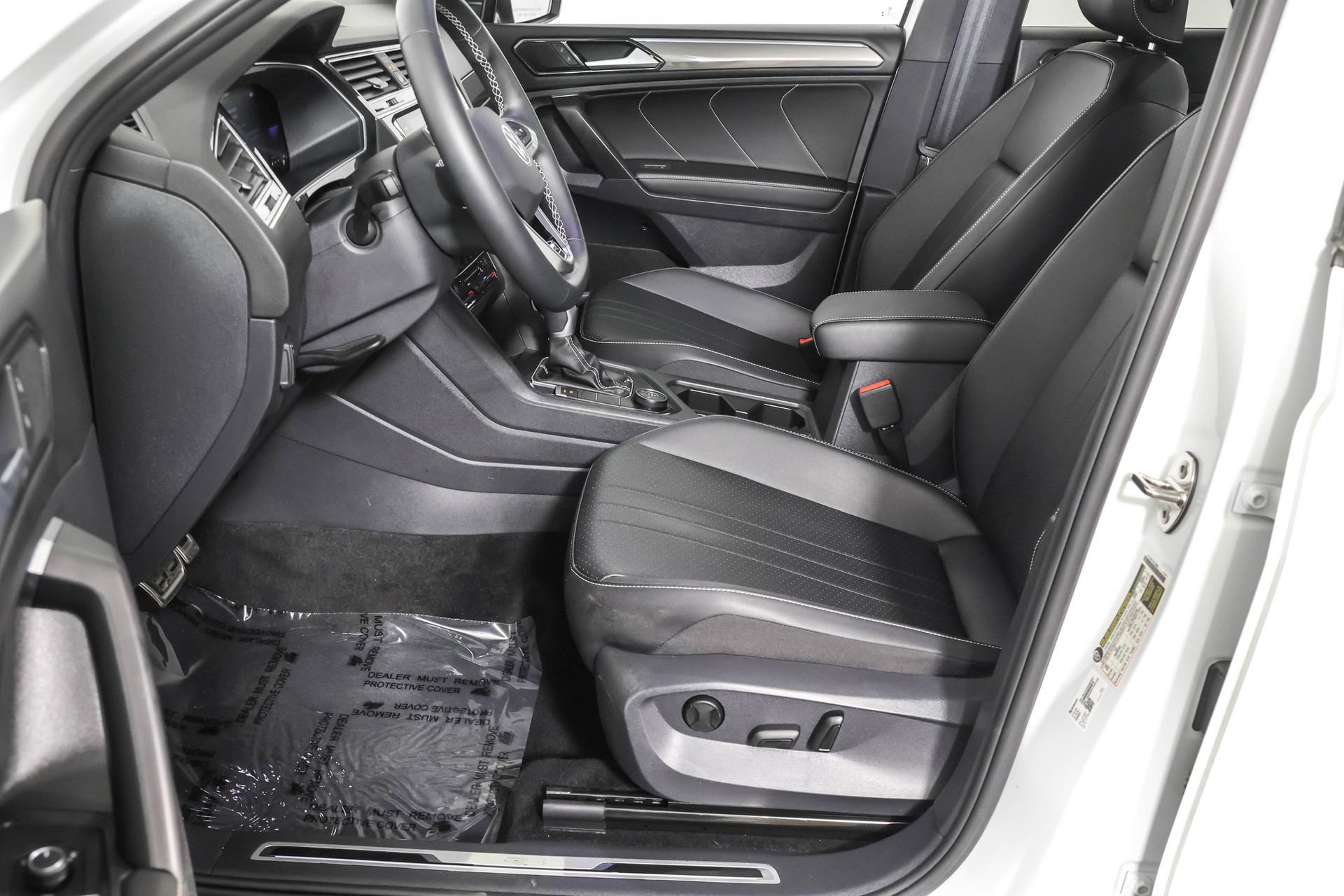 Used 2023 Volkswagen Tiguan SE R-Line image 22