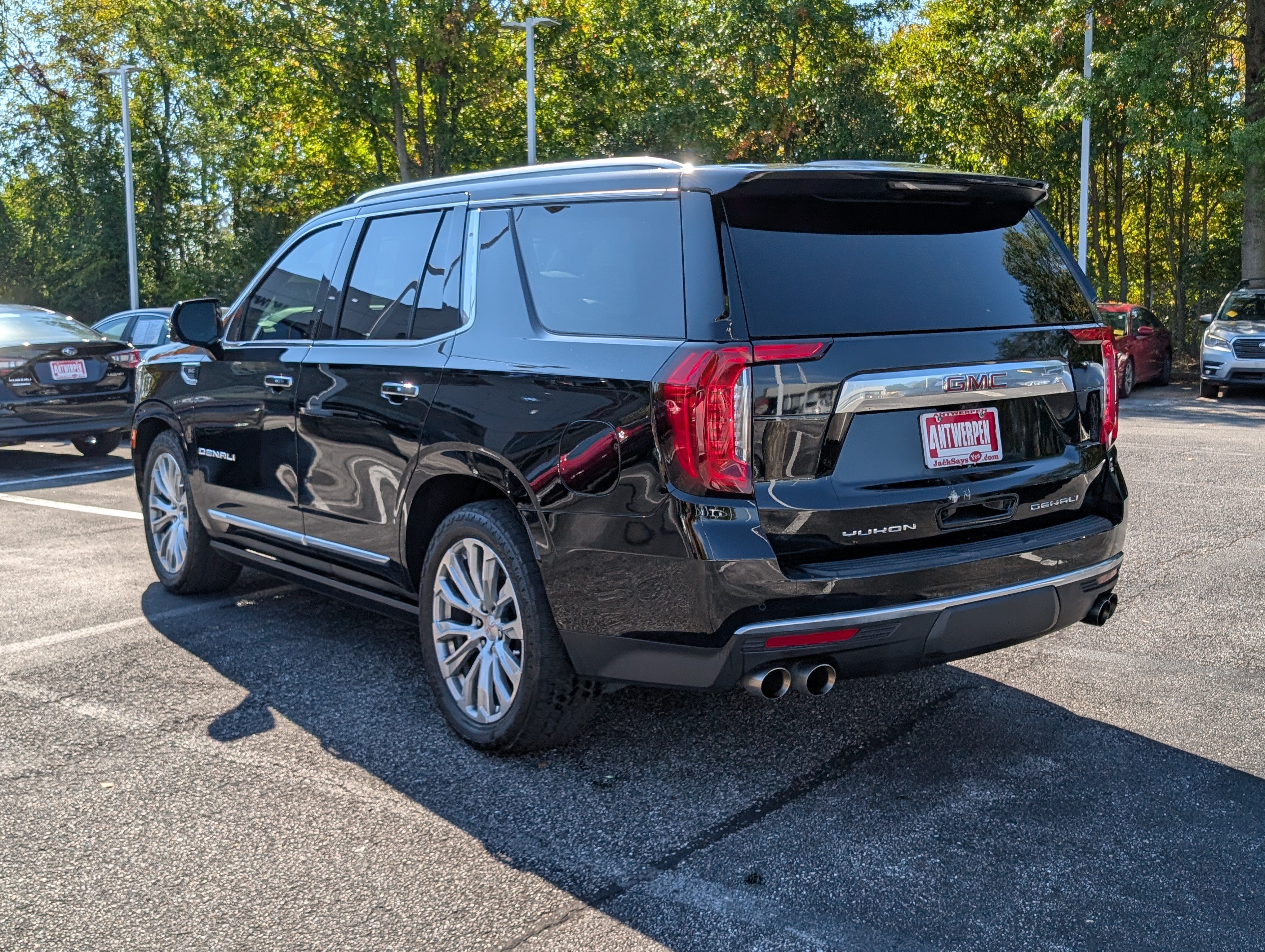 Used 2023 GMC Yukon Denali w/ Denali Reserve Package AWD/4WD image 4