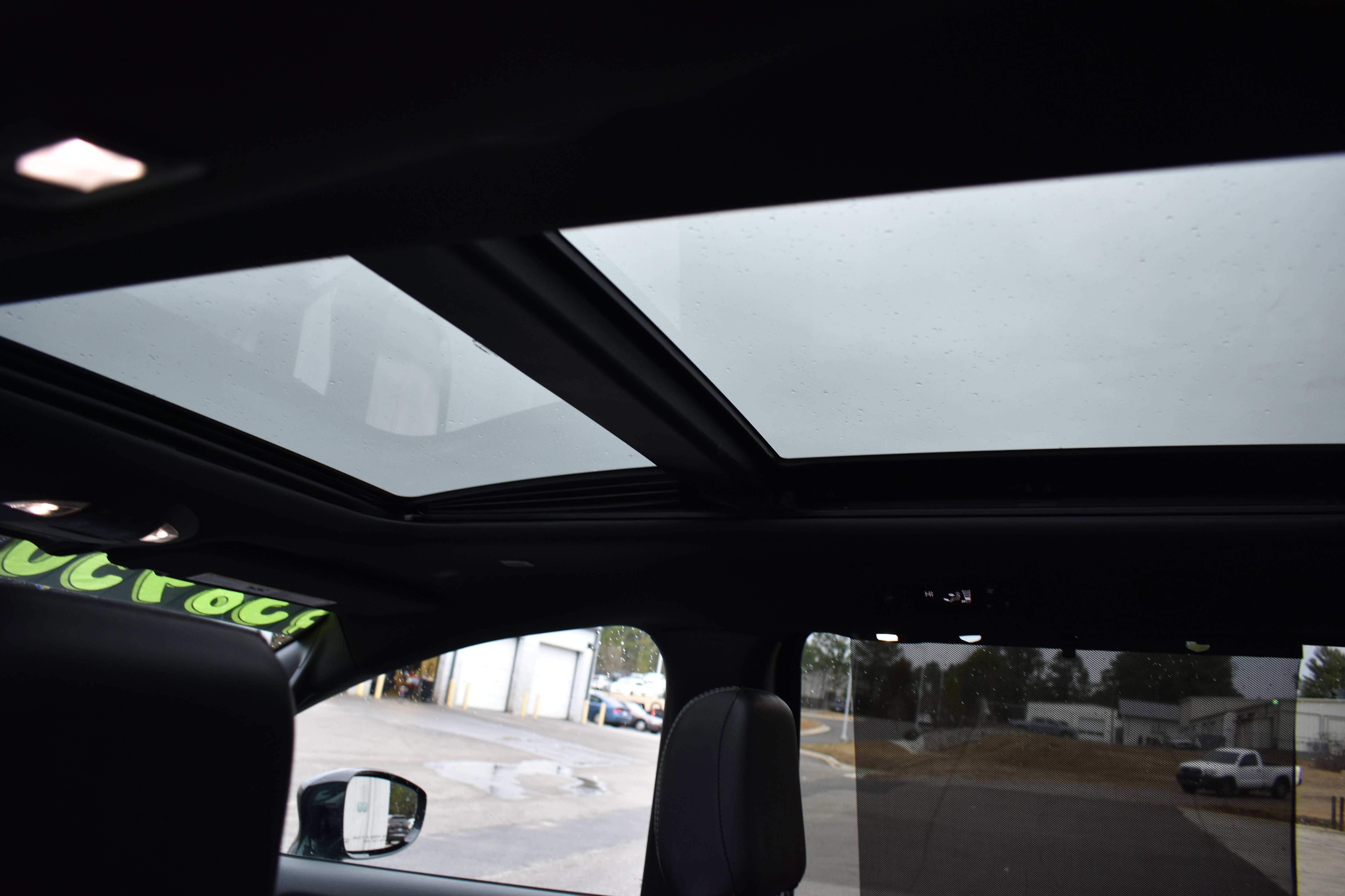 Used 2025 Chrysler Pacifica Limited image 28