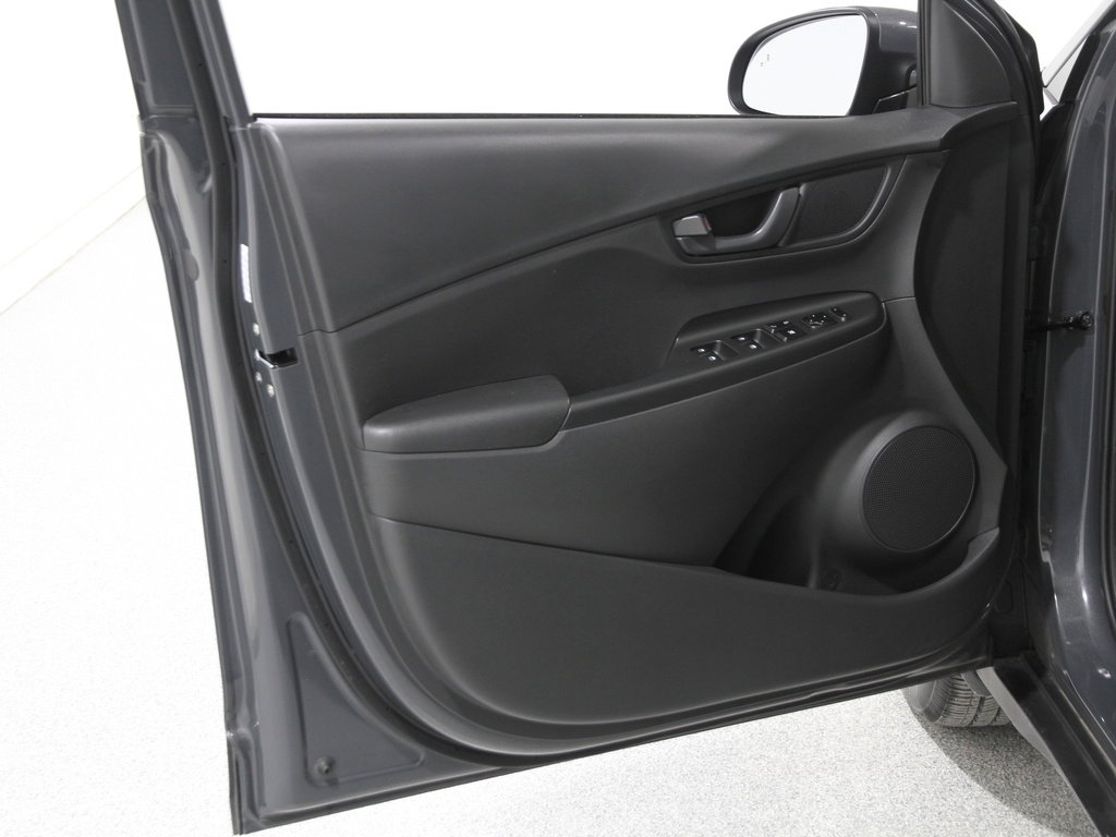 Used 2023 Hyundai Kona SEL image 4