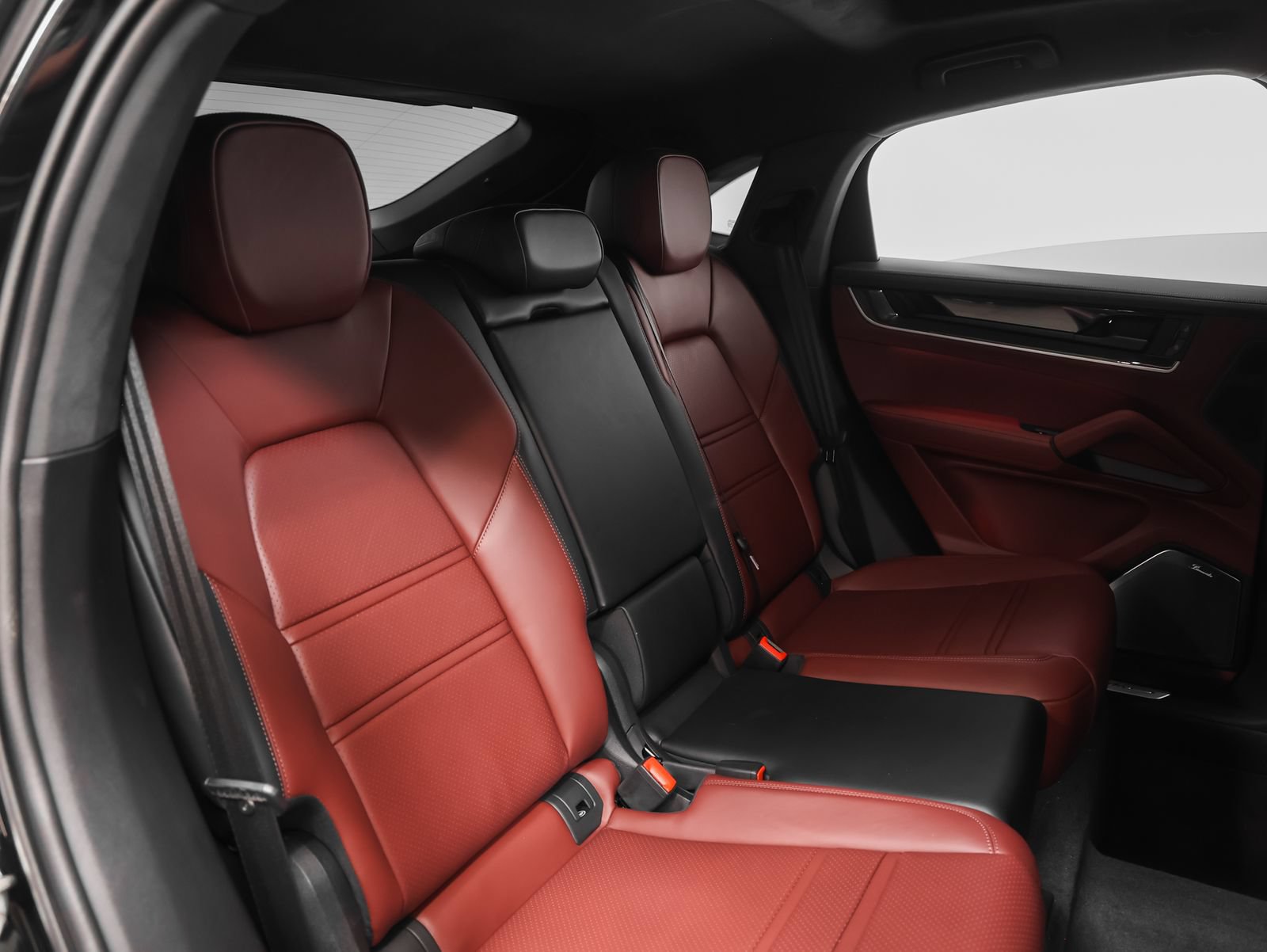 Certified 2024 Porsche Cayenne Turbo AWD/4WD image 37