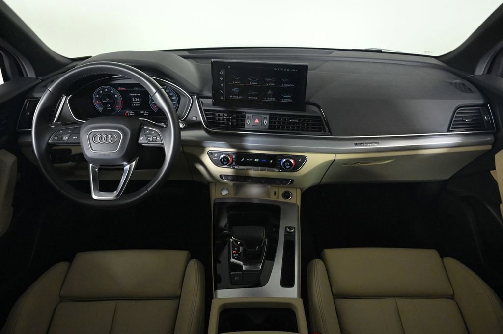 Used 2025 Audi Q5 2.0T Premium w/ Convenience Plus Package AWD/4WD image 9