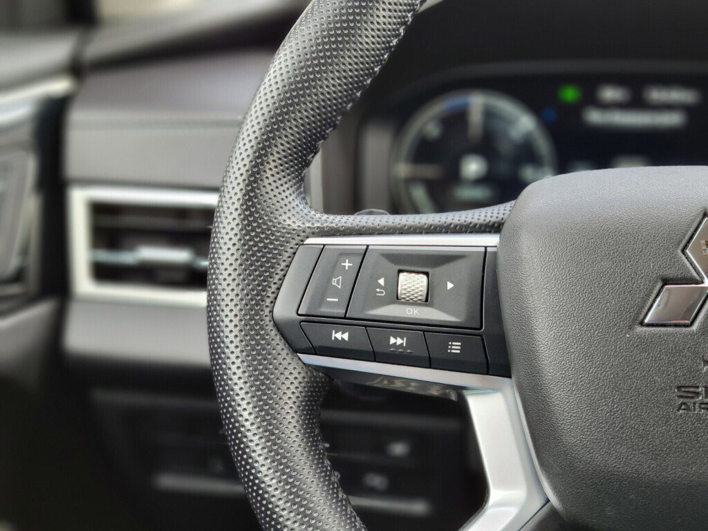 Used 2023 Mitsubishi Outlander SEL image 30