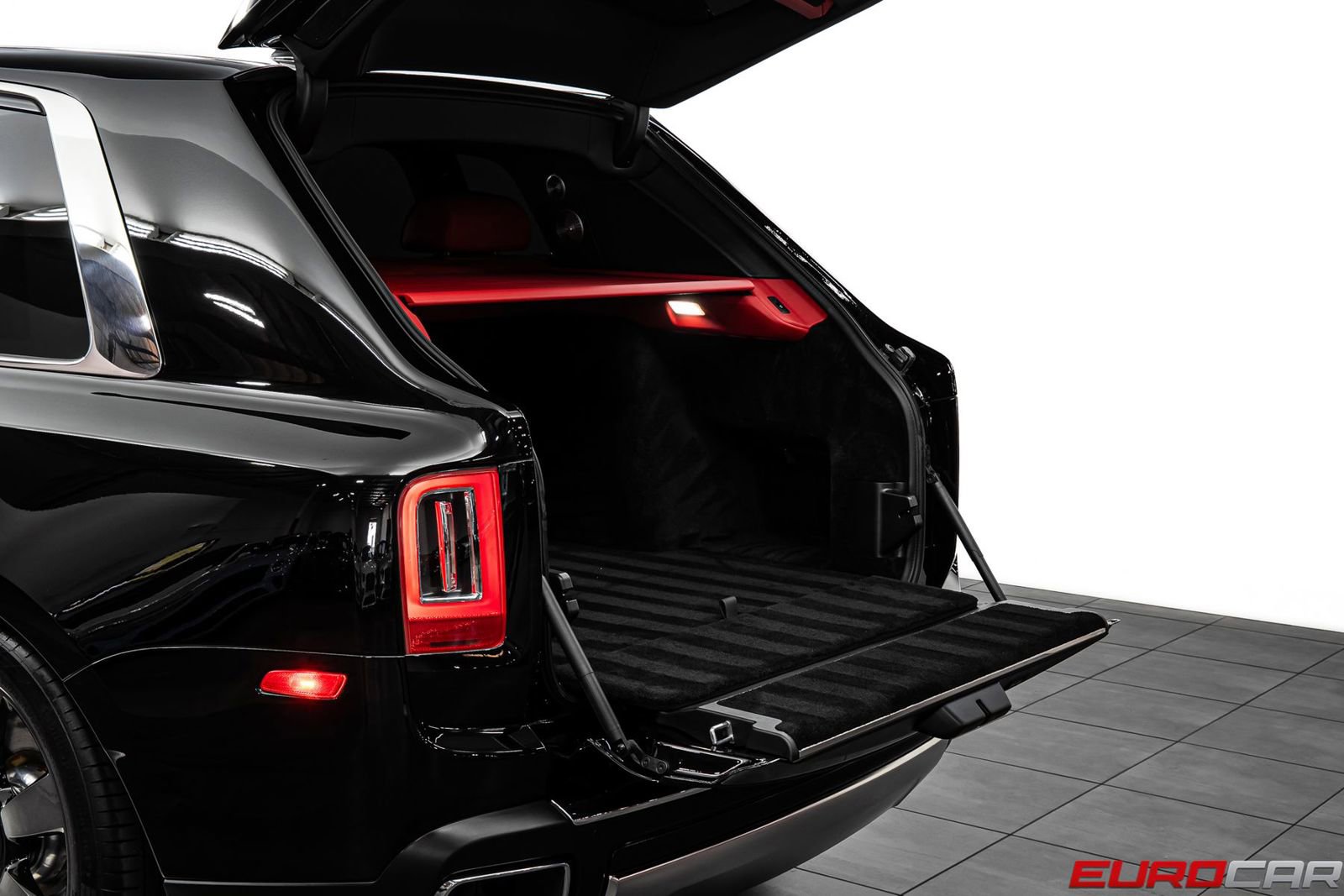 Used 2023 Rolls-Royce Cullinan w/ Cullinan Package AWD/4WD image 18
