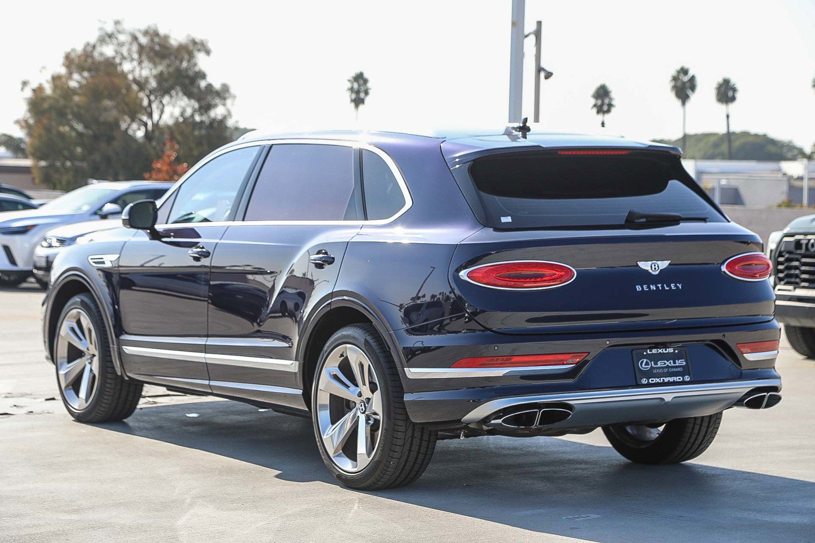 Used 2023 Bentley Bentayga Extended Wheelbase image 5