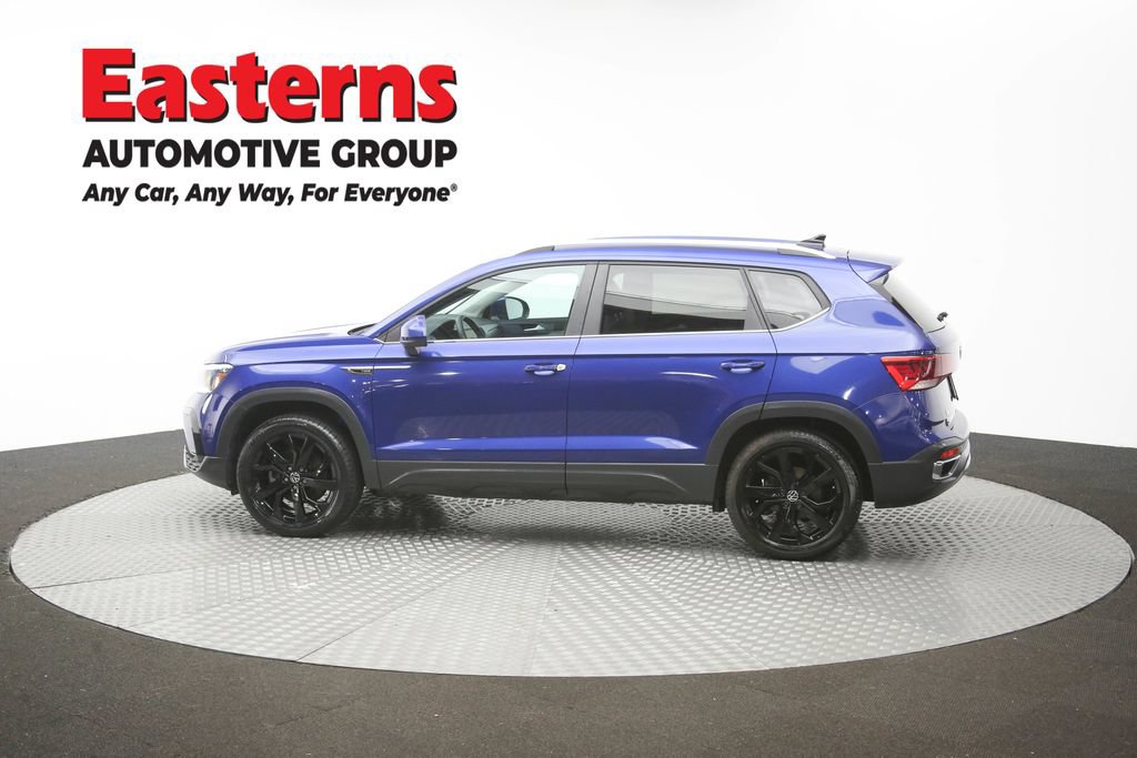 Used 2022 Volkswagen Taos SE w/ Panoramic Sunroof Package FWD image 61