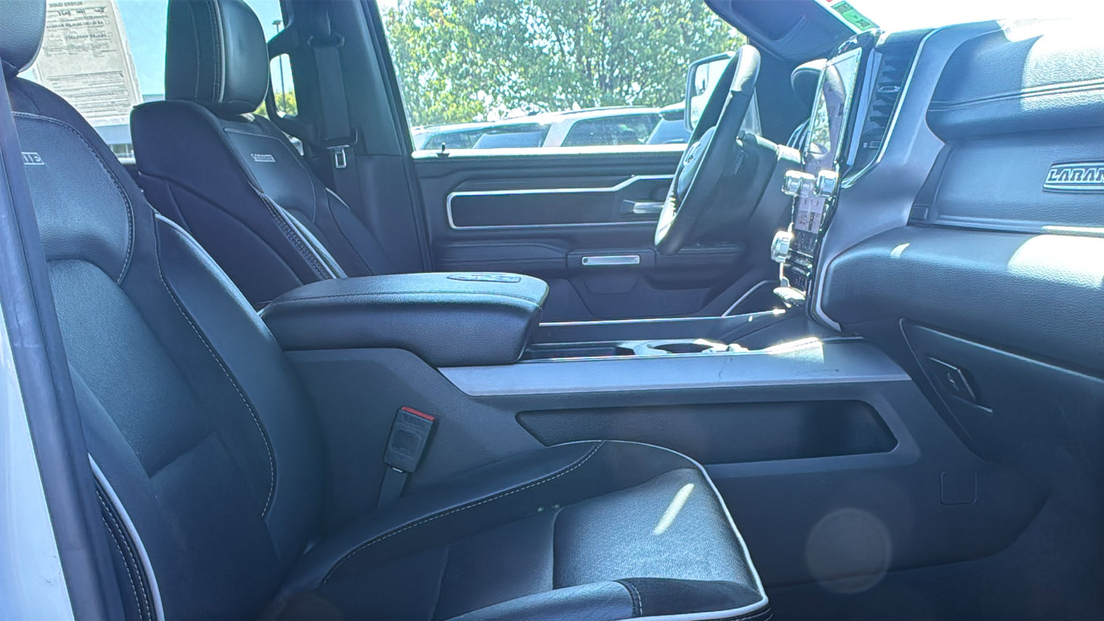 Used 2025 RAM 1500 Laramie AWD/4WD image 15