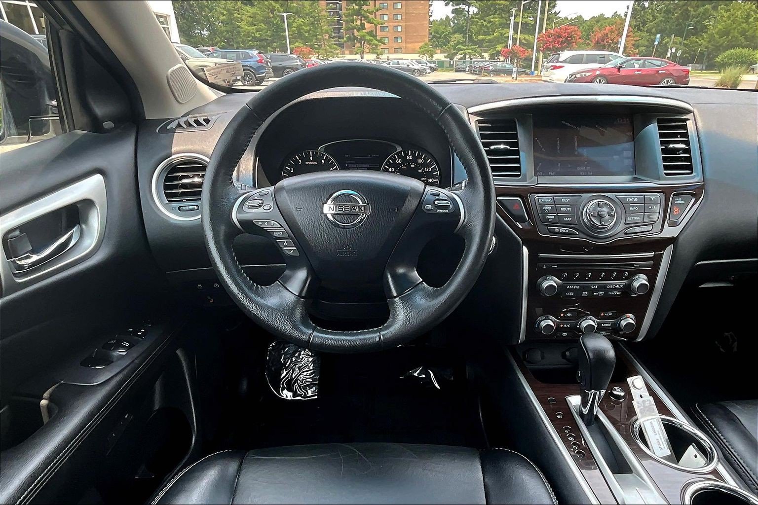 Used 2015 Nissan Pathfinder Platinum w/ Cargo Package FWD image 5