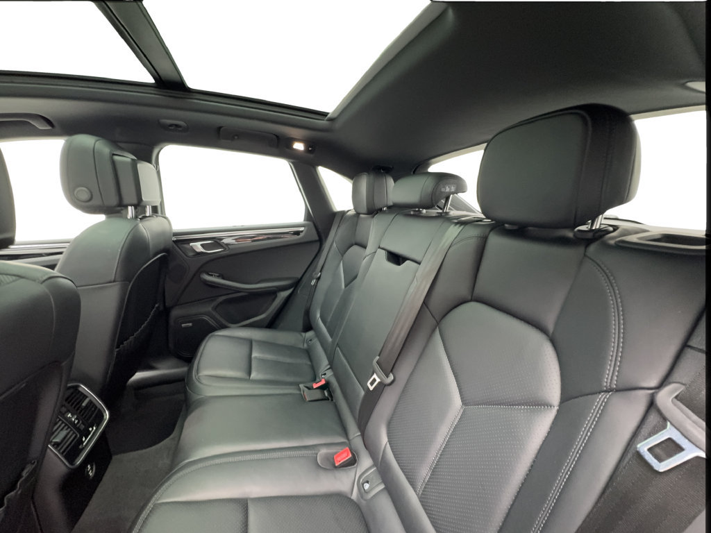Used 2024 Porsche Macan w/ Premium Plus Package AWD/4WD image 27
