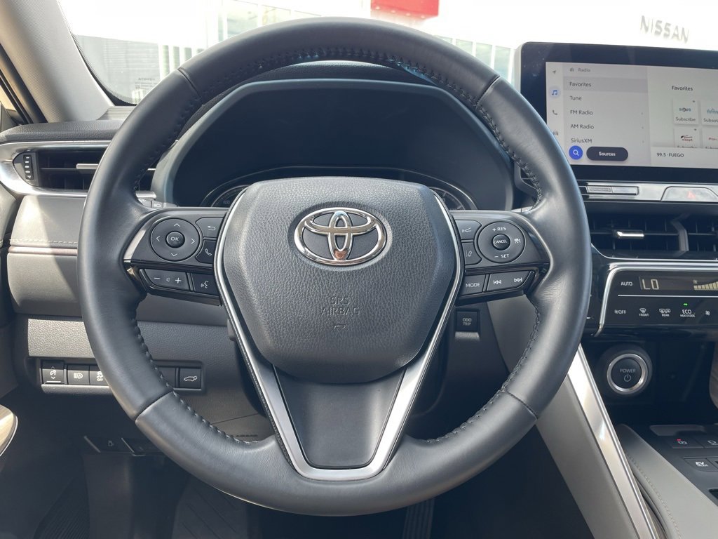 Used 2023 Toyota Venza LE image 8
