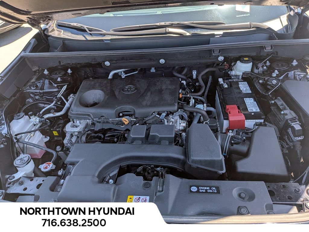 Used 2025 Toyota RAV4 XLE AWD/4WD image 33