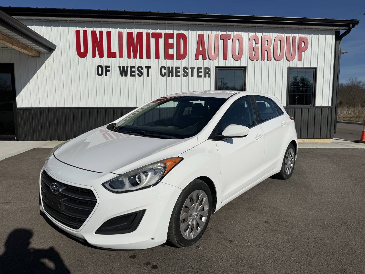 Used 2017 Hyundai Elantra GT FWD image 1