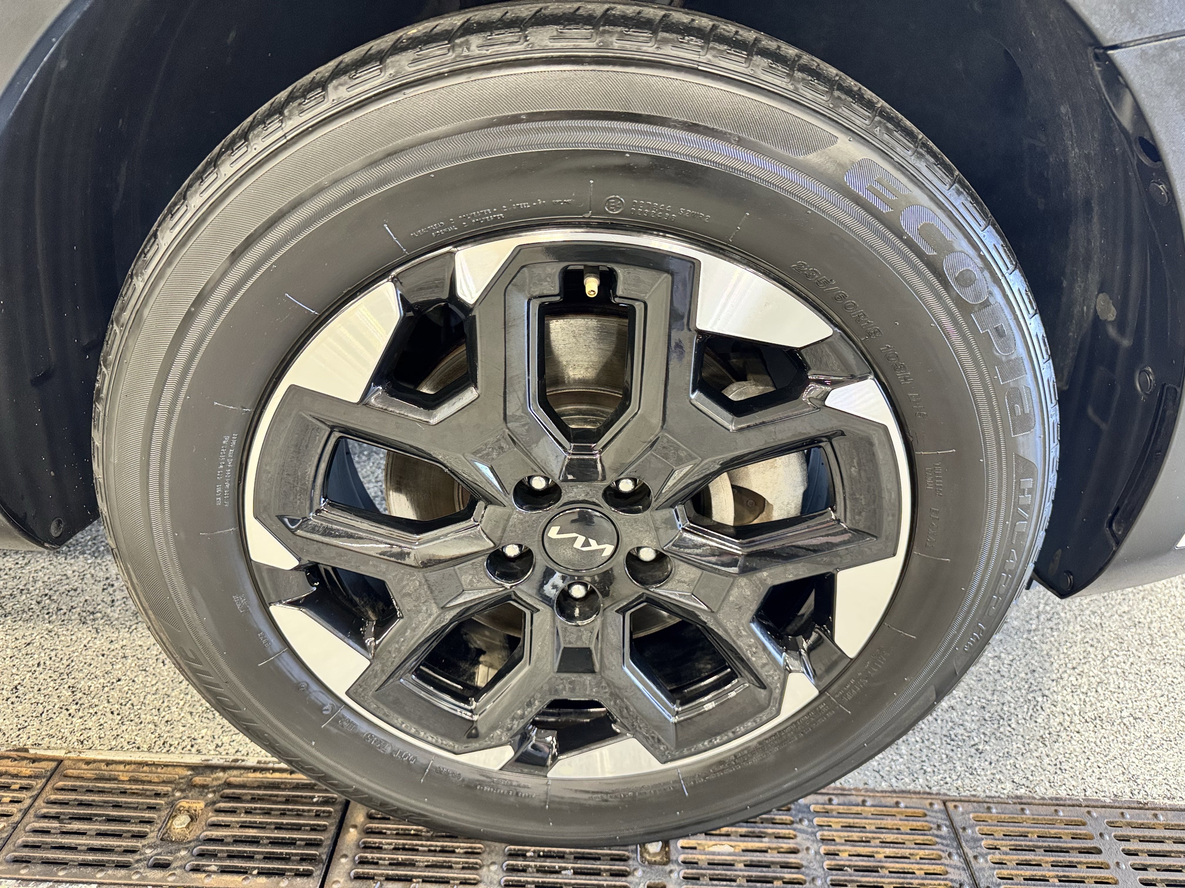 Used 2024 Kia Sorento S image 30