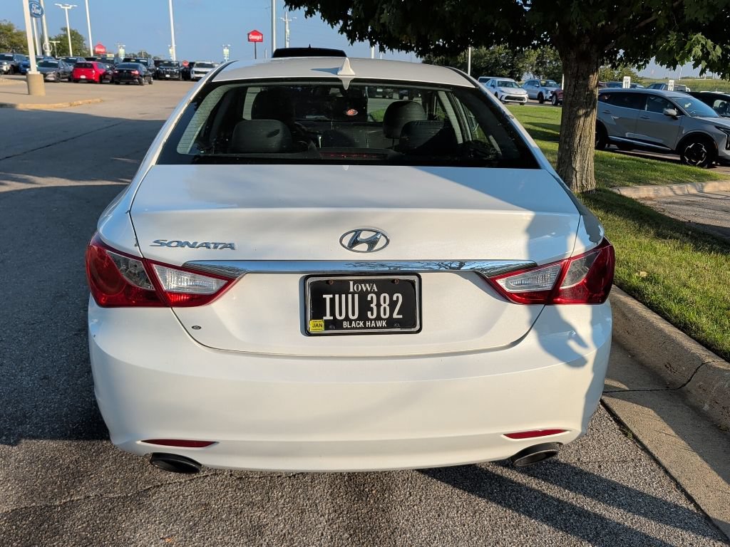 Used 2011 Hyundai Sonata SE w/ Navigation & Sunroof Pkg 4 FWD image 5