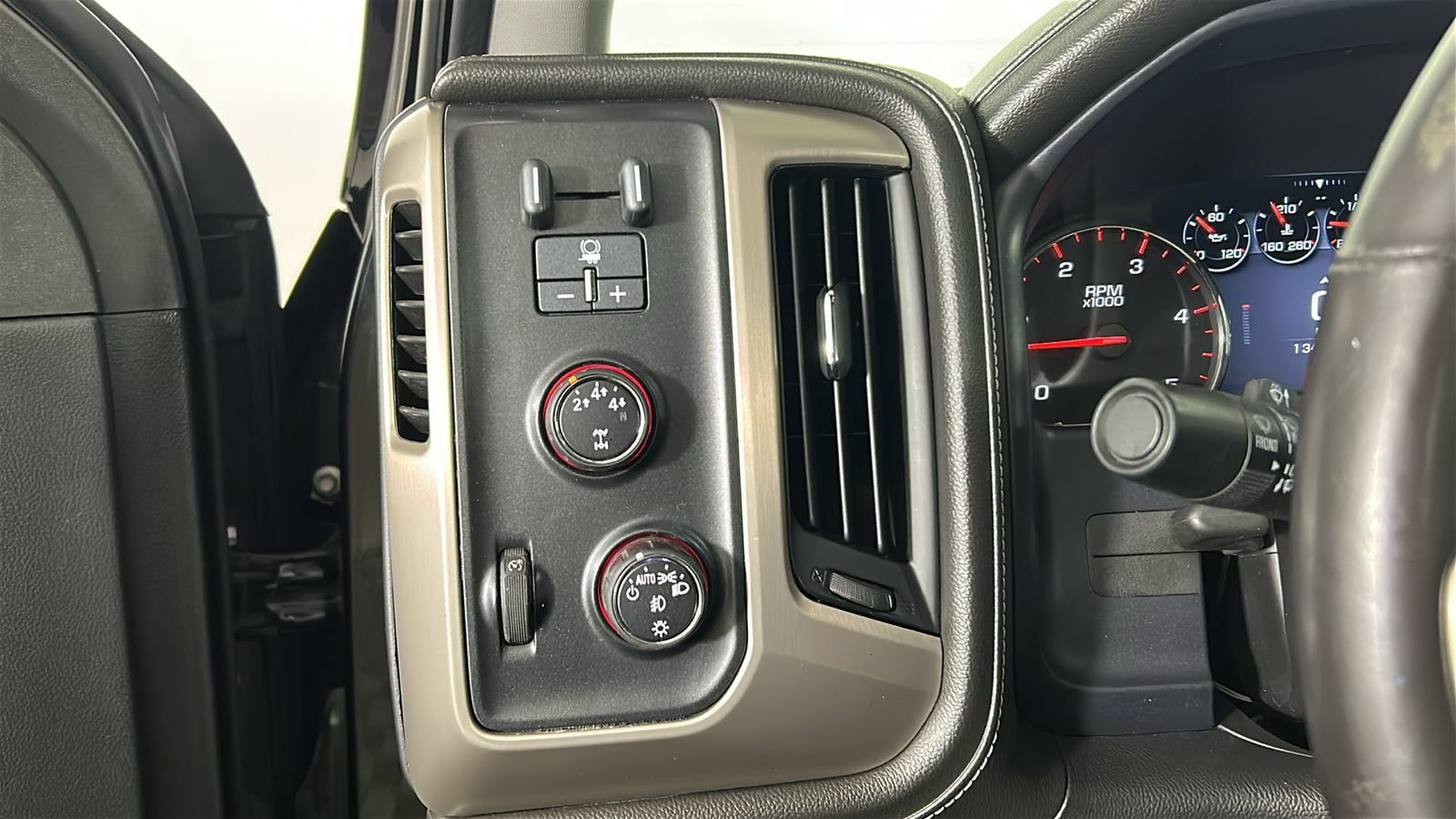 Used 2015 GMC Sierra 2500 Denali AWD/4WD image 22